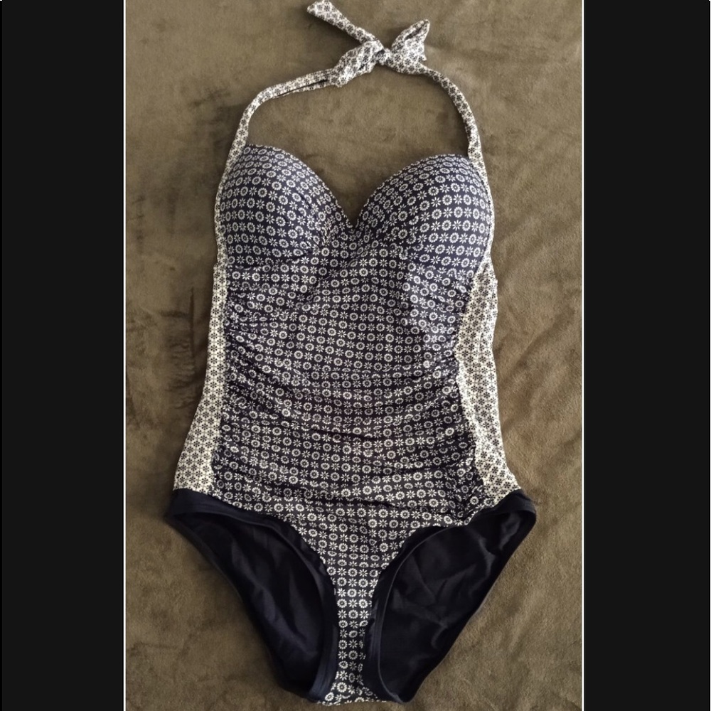 🎉HP🎉NWOT Sia One Piece Navy Floral Bathing Suit